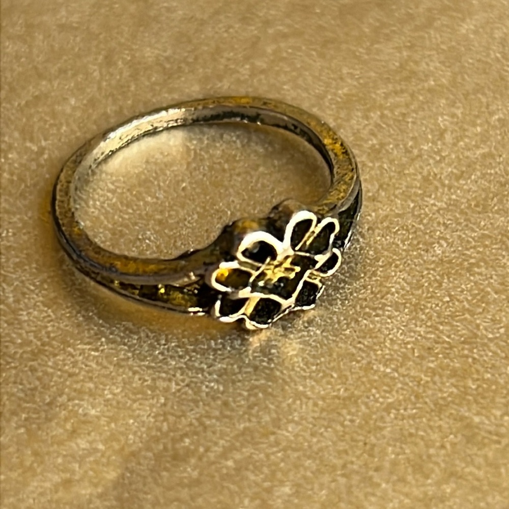 Vintage inspired ring 1.5cm diameter black/silver/gold colors